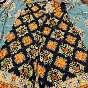 Women's Navy Floral Tile Print Capris